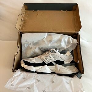 New Balance White and Black Chunky Runner Sneaker